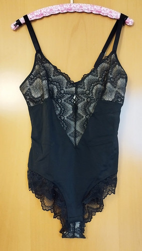 Stretch spitzenbody l mit - stretch-spitzenbody,