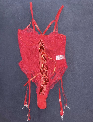 Roter spitzenbody mit strapsen - mit,
