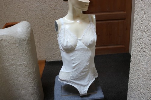 Body mit spitze 85 - 85, c